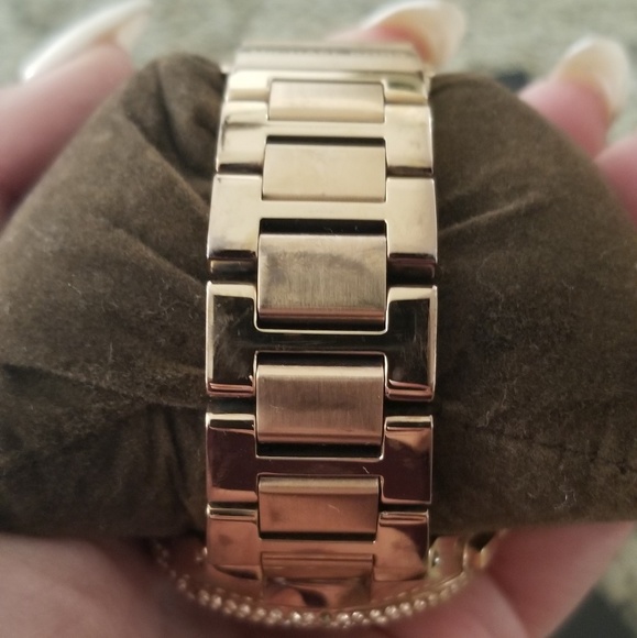 Michael Kors rose gold watch - Picture 3 of 4